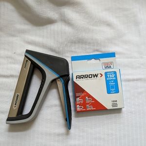 Staplegun and staples